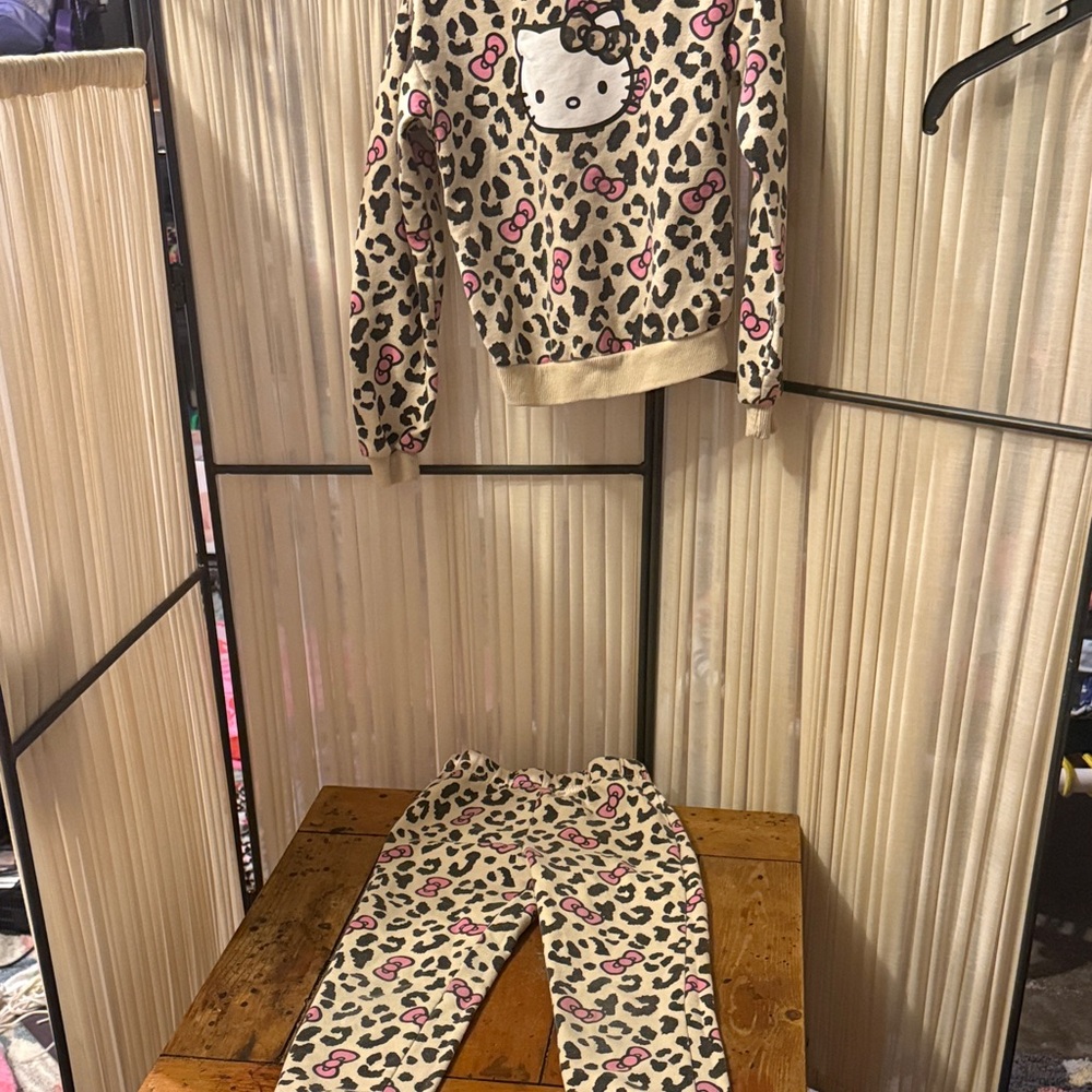 Hello Kitty Leopard Print Kids Outfit Set - Pink and Tan 🥰🐆